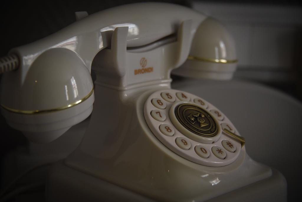 The Originals Boutique, Hotel De La Balance, モンベリアル エクステリア 写真